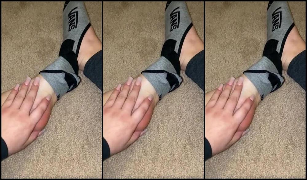 Sweetiestoes Aka Yourfeetsweetie Onlyfans Taking My Socks Off After Class