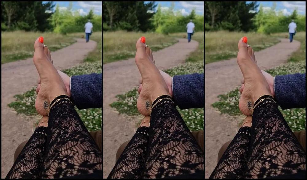Feetbysherri Onlyfans Sundays Are For Foot Massages In The Park