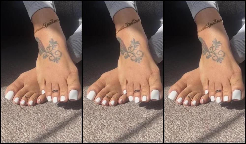 Deedeericanfeet Onlyfans As Requested Sunkissed White Toes Old Pedi