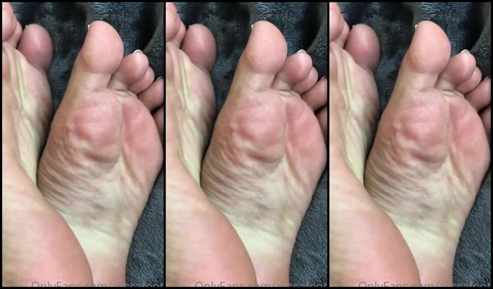 Alissafootsd Nicknamed Alissafootsd Onlyfans Look At Her Close Up And Do Your Work