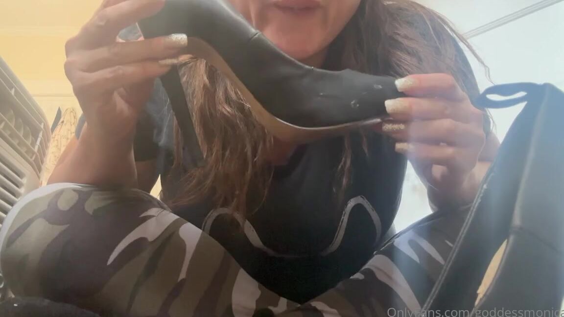 Goddessmonica00W Onlyfans Spit In High Heels Joip
