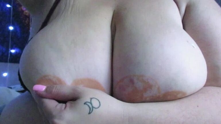 BBW, Big Boobs, Big Tits, Boob Bouncing, Lotion/Oil Fetish curiousclover bbw big tits lotion and oil bouncing ManyVids