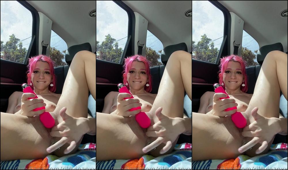 Rileyjeanxxx More Car Play This Time With A Little Surprise
