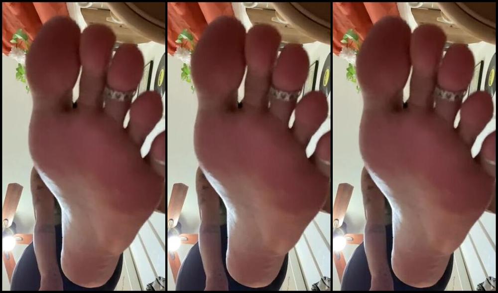 Asiansmartsoles Onlyfans Omg Is That You Down There I Can Hardly Tell Look How Small You And Your Friends Are Lp