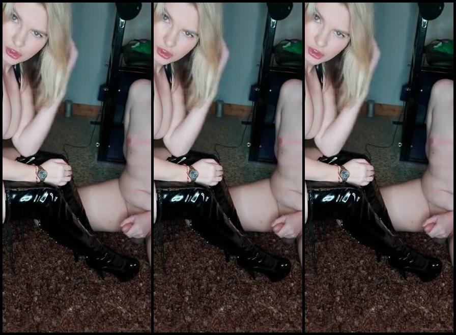 Lady Sara Borgia Onlyfans So Have You Been A Good Slave Chastity On For Over 4 Weeks So You Havent Had Any Orgasms I Tease