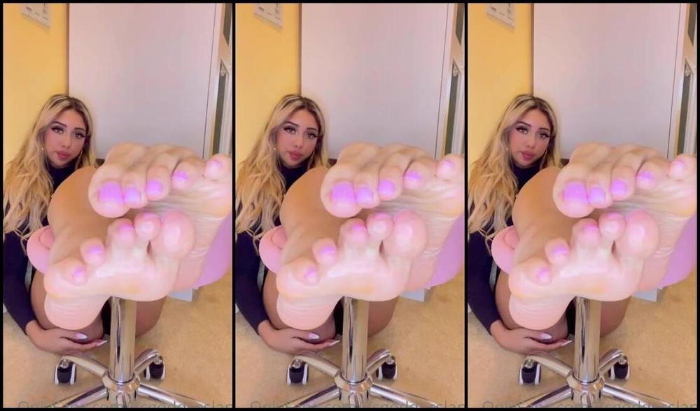 Goddess Lana Aka Itsgoddesslana Onlyfans Its Been A Long Day Babe I Have Some Oily Soles Just For You You Deserve N