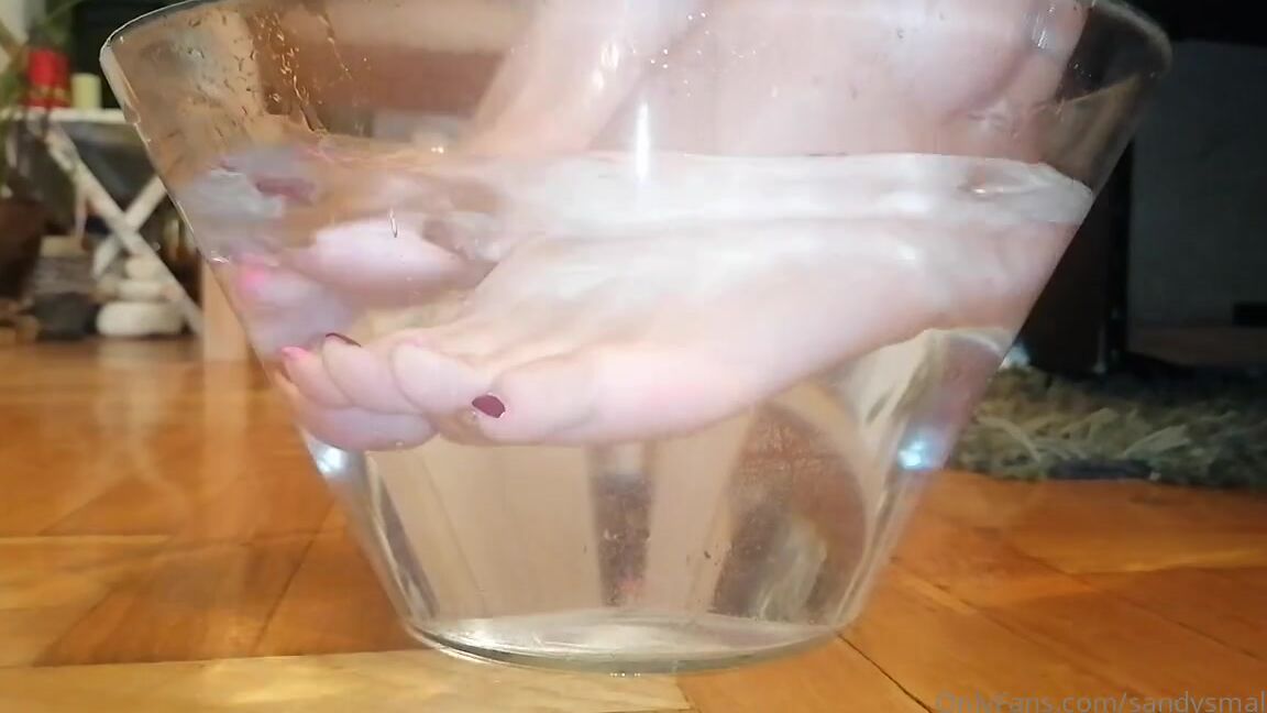 Mica Sandy Nicknamed Sandysmallfeet Onlyfans Drink My Feet Juice