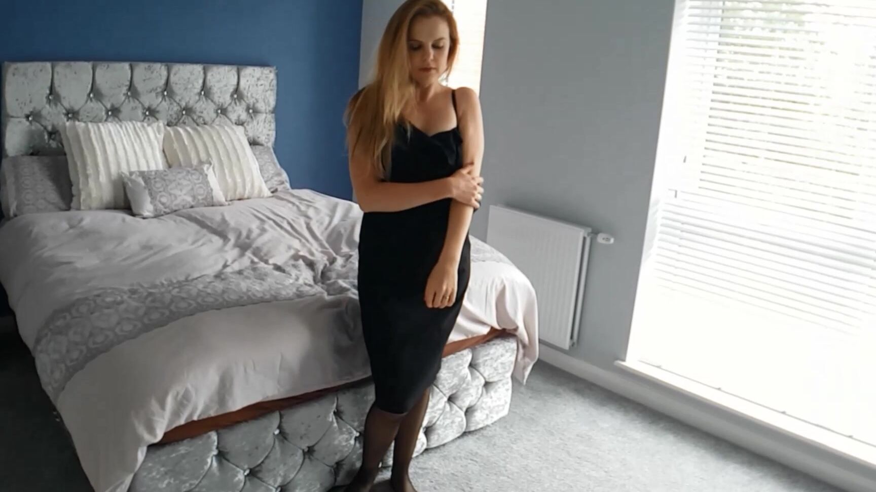 Kaylalouise Karen Stripteases Amp Gets Naked