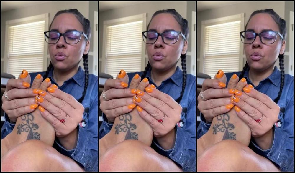 Deedeericanfeet Onlyfans As Requested Mmmmmore Sexy Selfworship Wit My Old Pedi N Some Spit