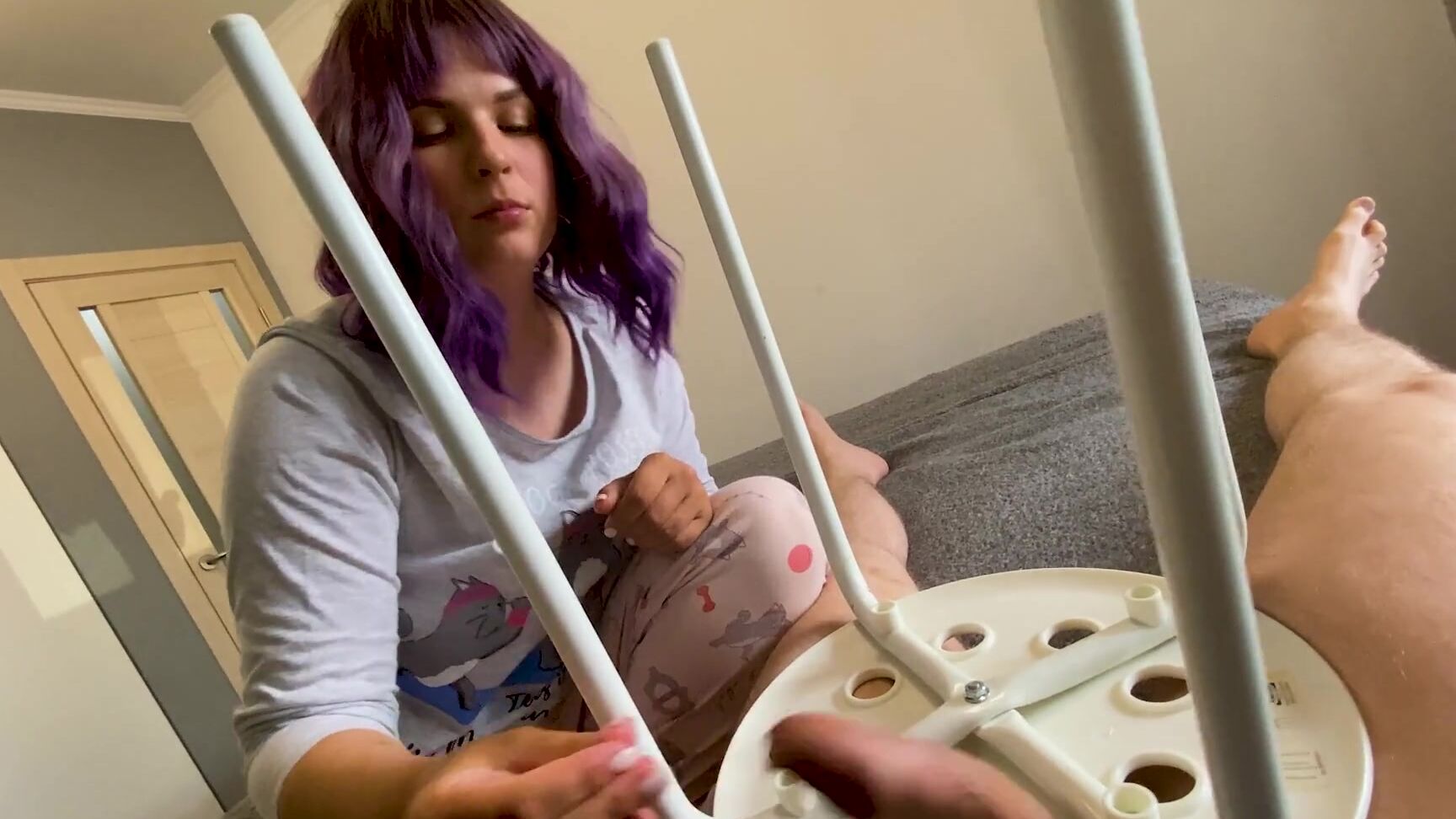 Marylust 21.Mein Schwanz steckte in einem Hocker fest, meine Freundin hat mir geholfen, es herauszuholen xhamster