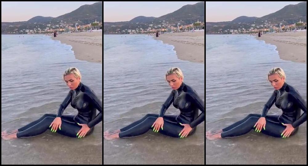 Katerina Piglet Nicknamed Katerinapiglet Femdom 08 13 2021 Onlyfans Video The Warm Sea Caresses The Body In Latex These Are Such Pleasant Sensations