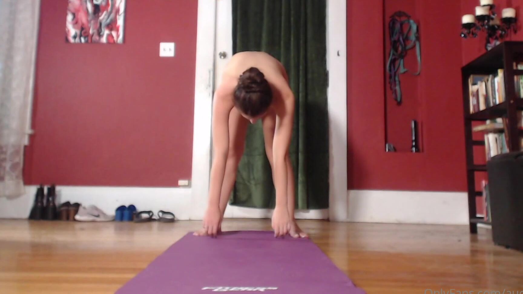 audrey-06-11-2020-1205376481-makeup-free-yoga-in-the-nude-just-doing-some-stretches-