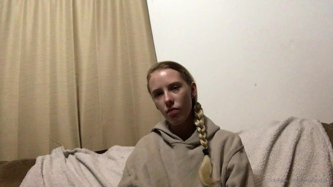 Faecatgoddess Nomming Pizza