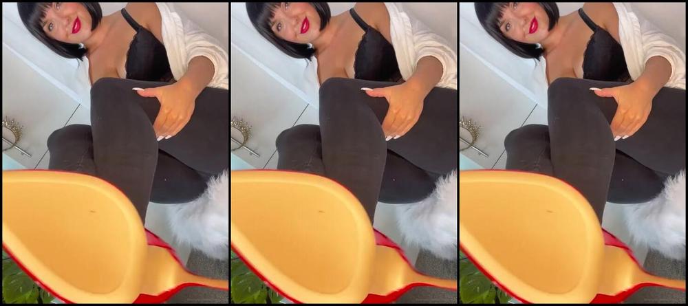 The Queen Of Sole Aka Missesdiscreets Onlyfans Now Be A Good Boy And Come Take These Off For