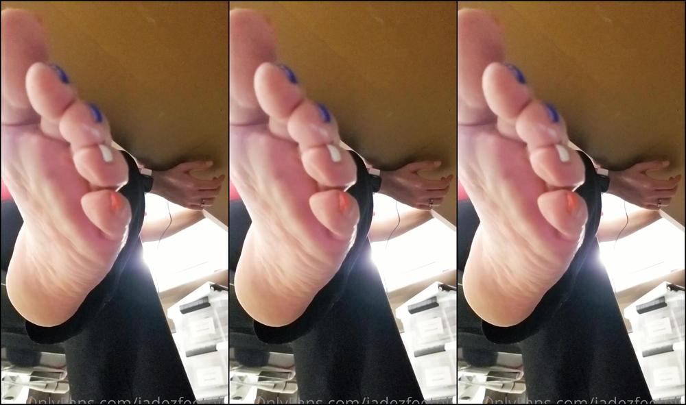 Jadezfeetplus 2210381730 09 02 2021 Bored In A Meeting