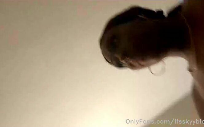 itsskyyblack-17-05-2020-329296658-stream-started-at-05-17-2020-08-54-am