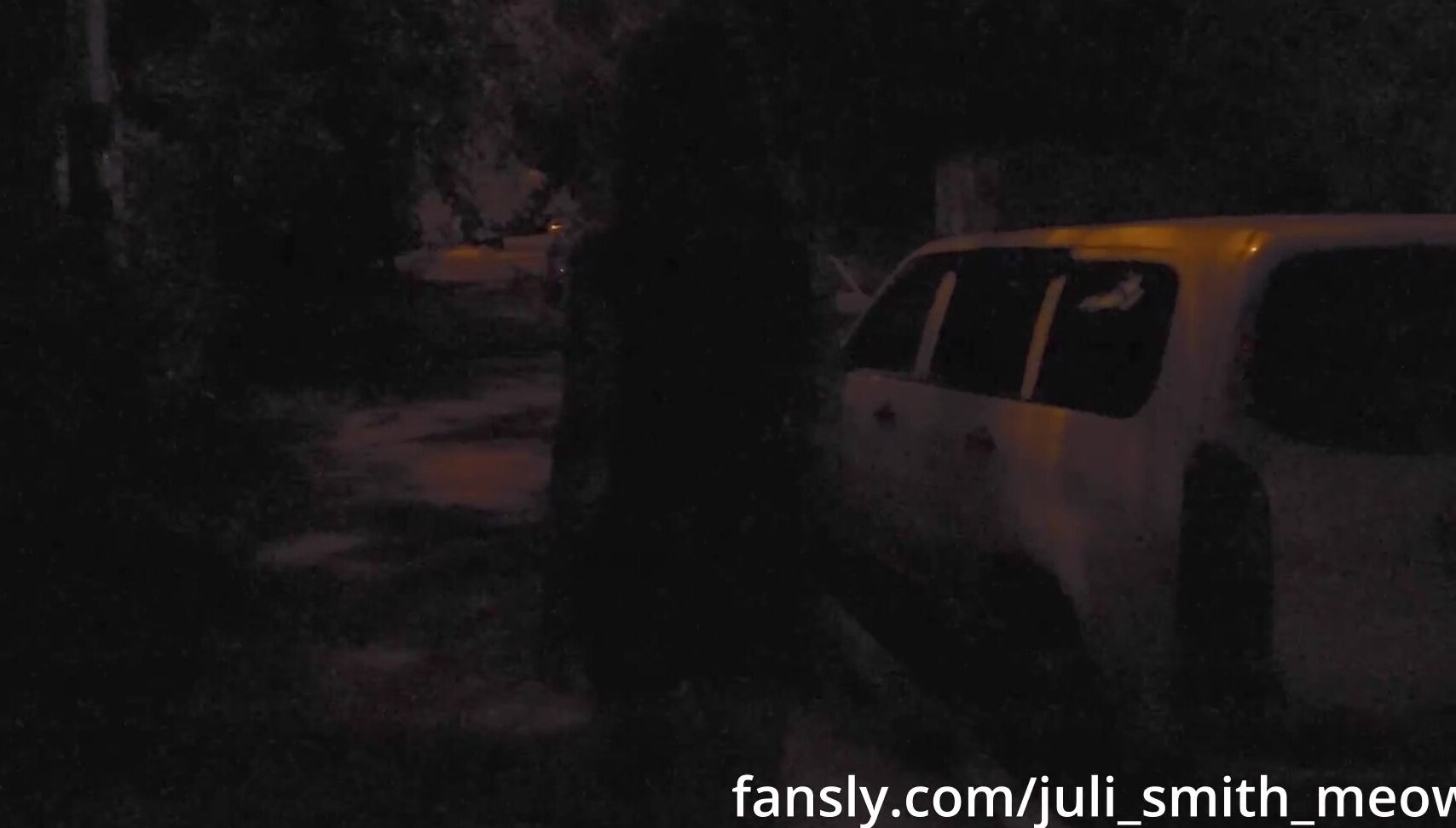 Juli Smith Meow Девушка прогуливается ночью в прозрачном кружевном платье Pornhub