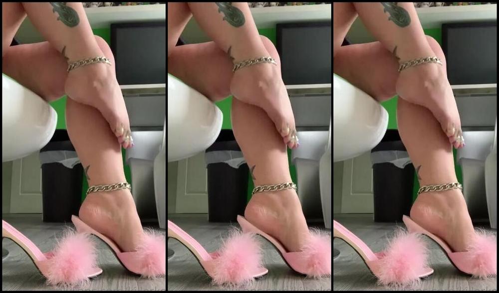 Killersexyfeets Nicknamed Killerkell Onlyfans Mmmmmm I Know You Re Watching I Can Hear Your Heavy Breathing Maybe I Ll Just Tease You Even More