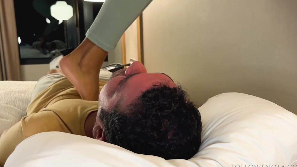 Mistress Enola Onlyfans Look At The Little Foot Bitch We Have Here He Has No Choice If He Wants To Be Close To My Feet Lp