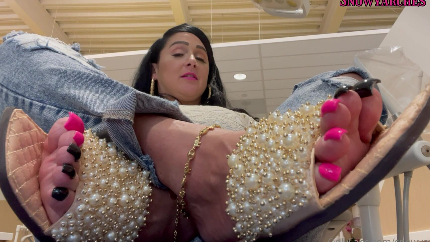 Snowyarches No Matter How Much You Want Me To Take My Shoes Off I M Not I Want You To Watch My Toes