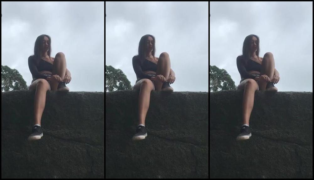 Goddessellen96 Onlyfans Giantess On The Beach And Smell Socks And Shoes