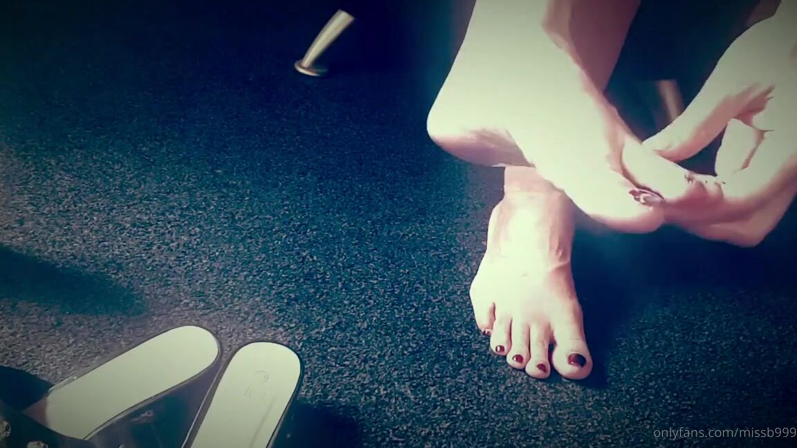 Miss B Nicknamed Missb52S Onlyfans 04 19 2019 Creaming My Feet For Sandles