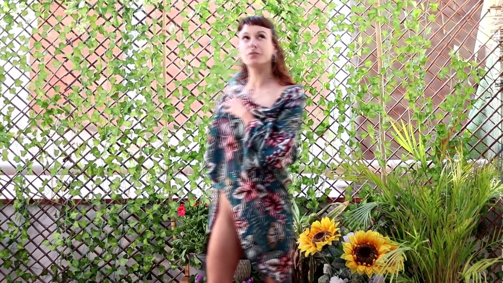 "Magia Rosa" Squirt, Squirting, Water Plants, Balcony Squit, Couple Squirt, Couple Fucking, Big Squirt, Squirter, Big Squirter, Orgasm, Riding On Foot, Rideing, Ride Feet, Big Cock, Suggest Magia Rosa She needs to water the plants so she SQUIRT them 