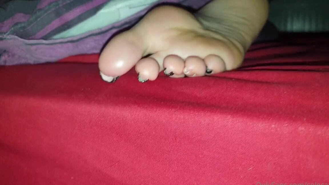 Greatbritishfeet Aka Solecatcher Onlyfans Sniffing Her Stinky Feet Whilst She In On Boxing Day Morning