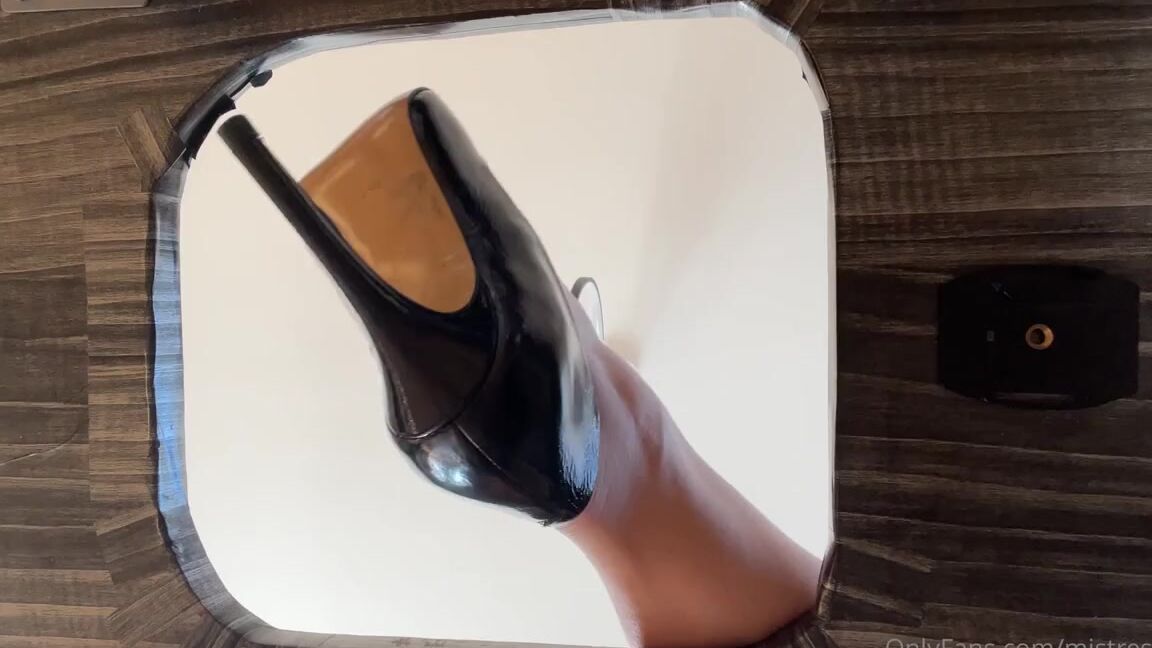 Mistresanna Onlyfans You Are Under My Feet And Ass Where You Belong Smelling My Nasty Farts