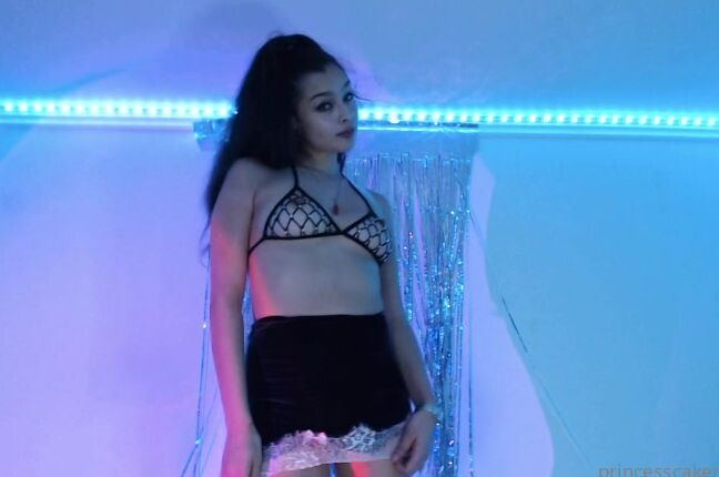 Vantabee Trying On Some New Clothes What Do You Think