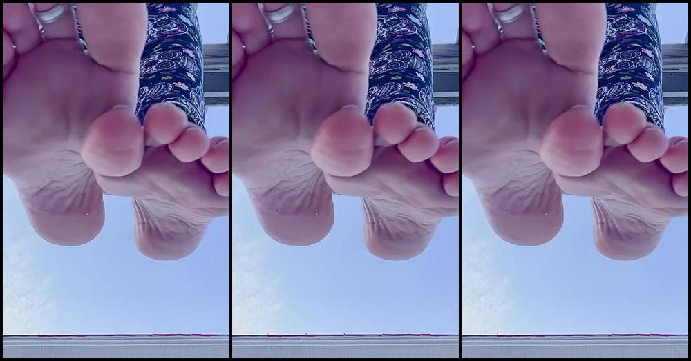 Lezlyan Nicknamed La Little Dancer Feet Onlyfans My Feet Are Just Dangling About Down By The Oceanside And Let Me Tell You Its