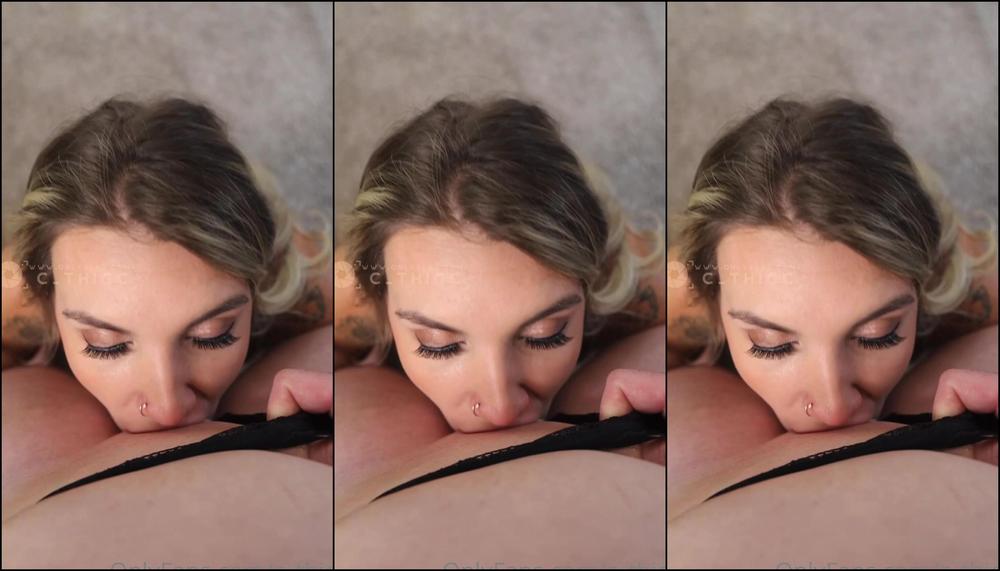 C Thicc D Peachyyy And I Were Taking Pictures And She Was Looking Like A Snack I Couldn T Help