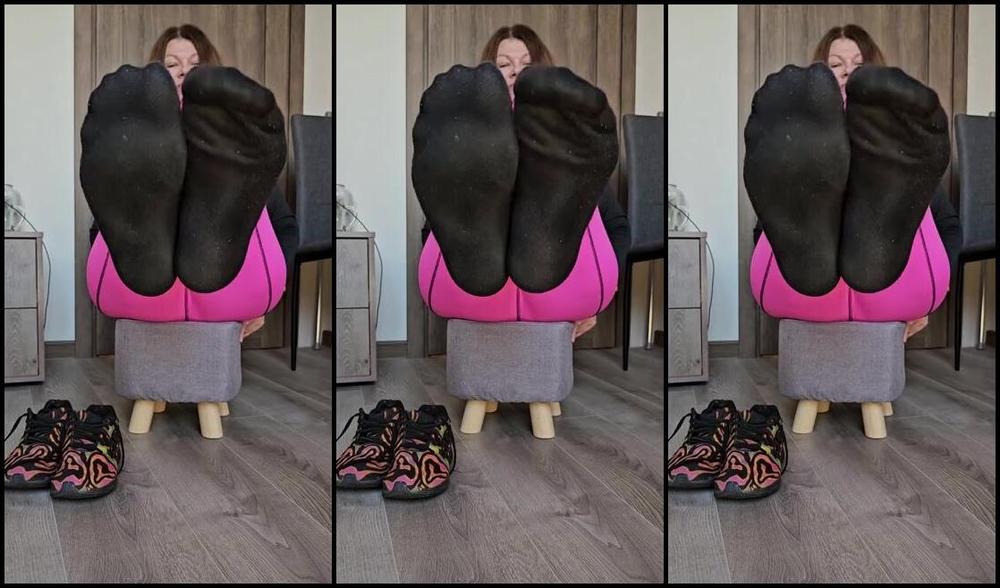 Olga Infinity Aka Olganovem Onlyfans Do You Want To Smell My Feet