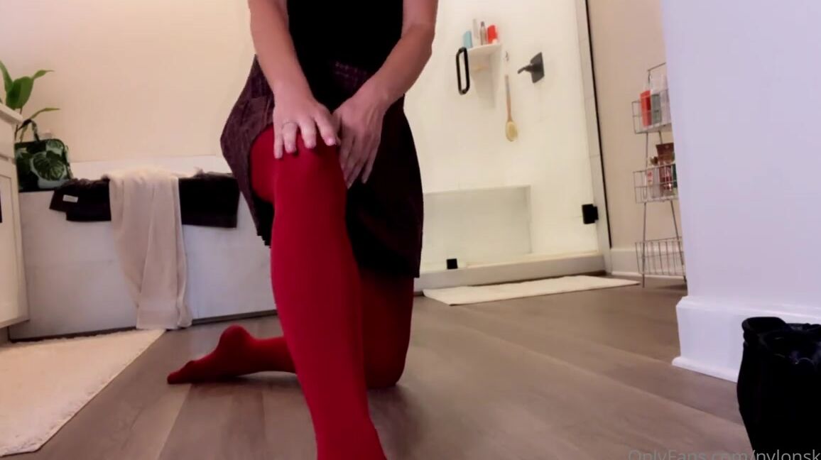 Nylonskitten Nicknamed Nylonskitten 11 24 2023 Onlyfans Video Day 2 In My Softsy Opaque Tights Its Very Cold Out Here Well To Me At