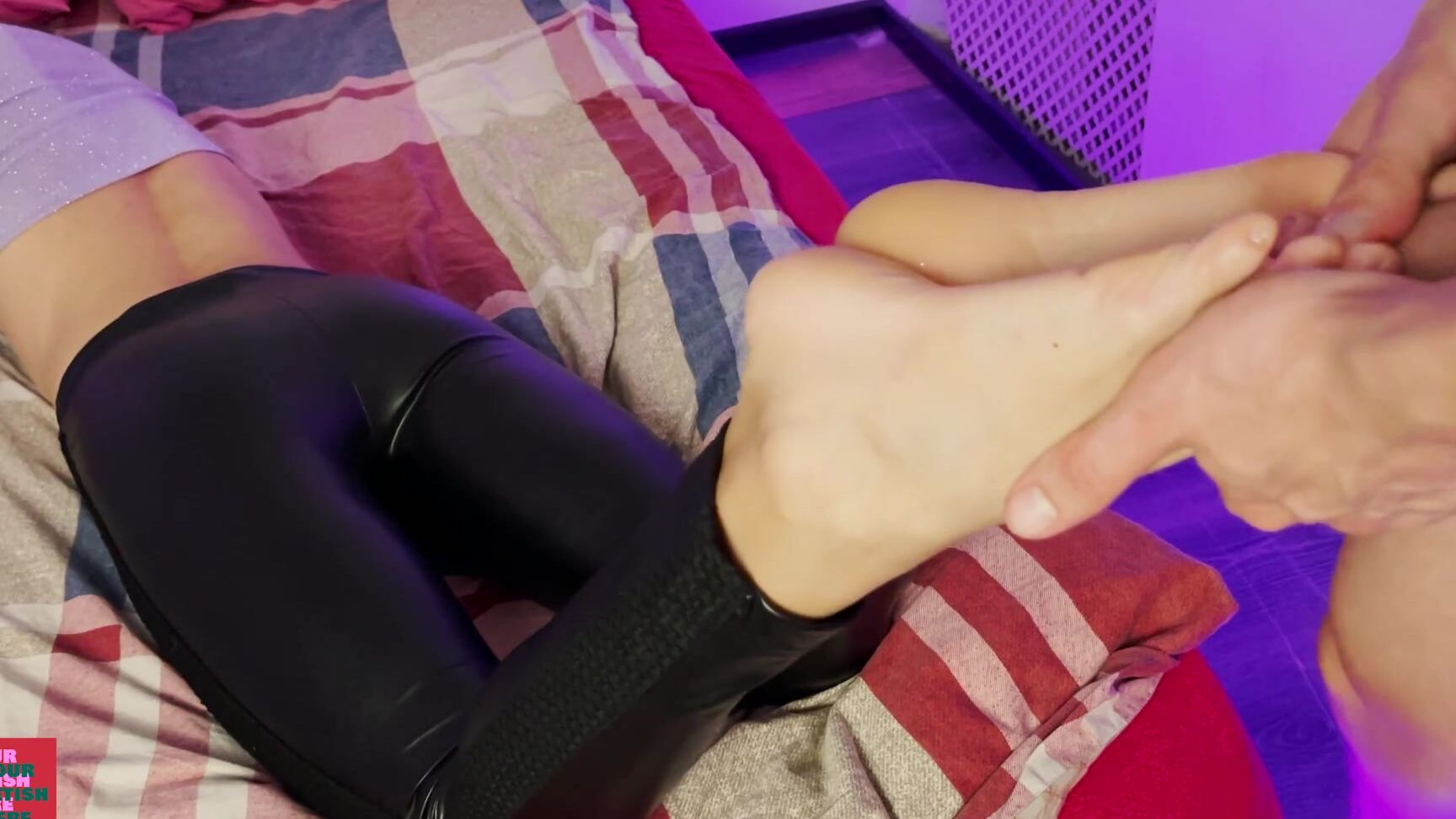 Naughty Stepsister Let Fuck Her Awesome Feet Soles And Did Not Expect Such A Plentiful Cumshot