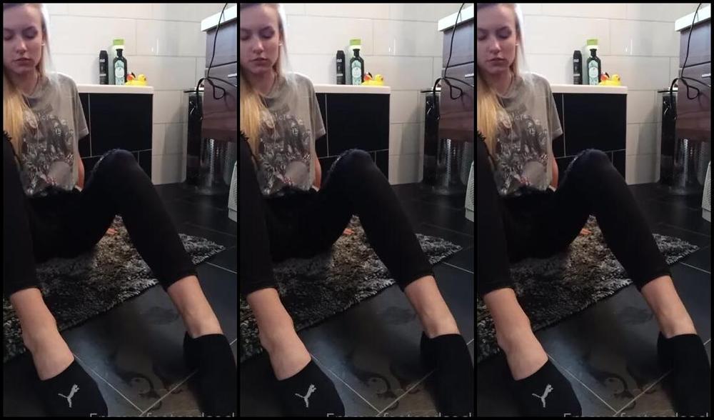 Emmysfeetandsocks Aka Emmyfeetandsocks Onlyfans Curious How My Socks Look After A Long Warm Day So Shiny And Smelly After That Day Btw Im Gonn 3P