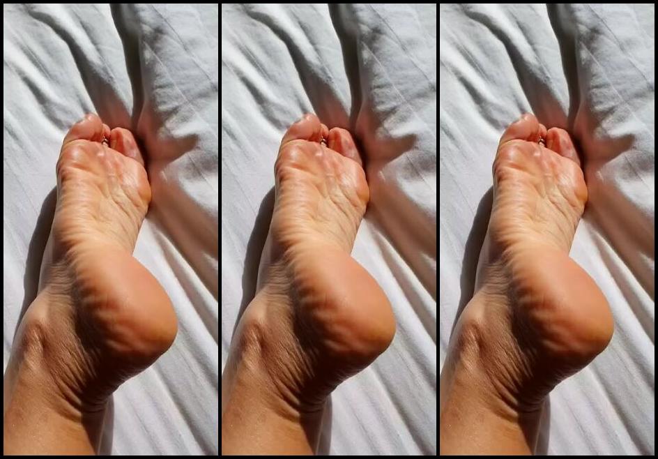 Sofiastoe Aka Sofiastoes Onlyfans My Way To Wake You Up But Are You Able To Leave The Bed Is A Different Story