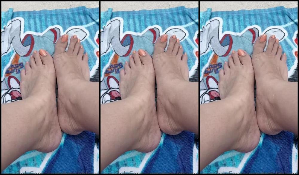 Foot Fetish Blonde Nicknamed Fetishblonde Onlyfans Video Showing Off My Soles And Talking About My Mail Length