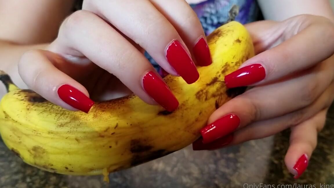 Lalalaura Nicknamed Lauras Kingdom 01 04 2021 Onlyfans Video Knicoles Red Nails Banana Knicole Uses Her Pretty Red Nails To Slowly And Precisely Cut Open