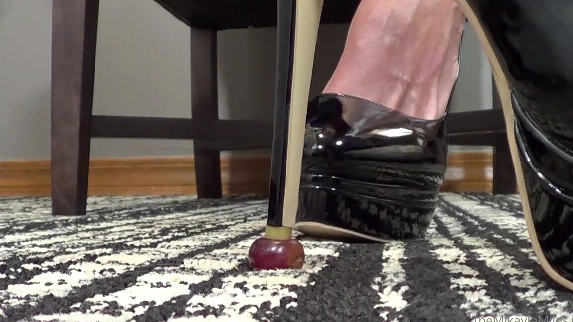 Themikaylamiles Giantess Mikayla Instructs You Mikaylamiles Mikayla Bigfeet Hugeheels Teachermikay