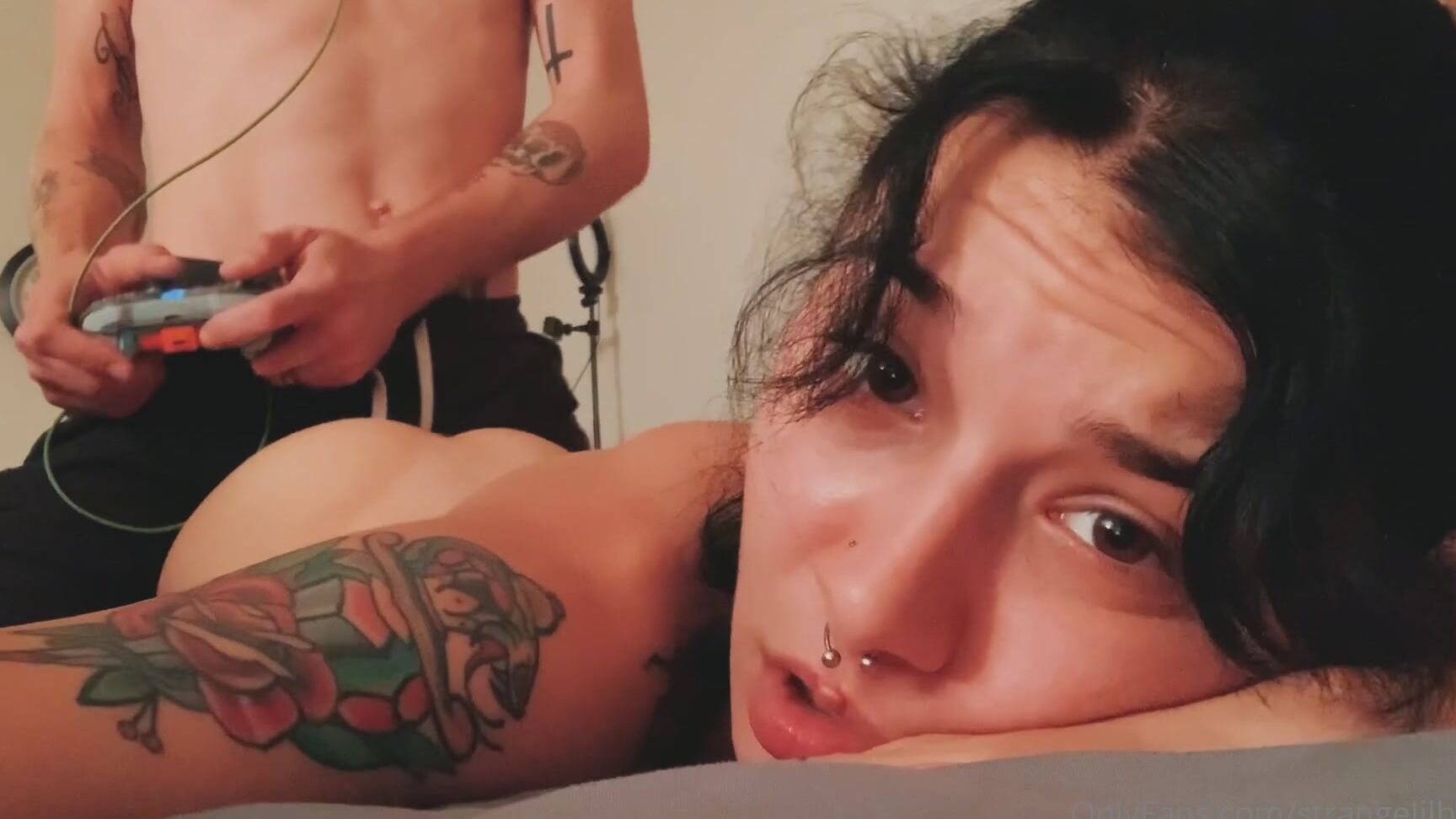 Strangelilbabex Good Morning Babes Love Distracting Daddy While He Games