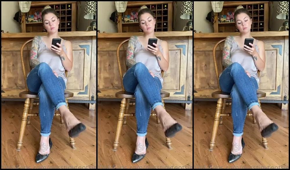 Misstinytootsies Onlyfans Caught You Staring In The Waiting Room