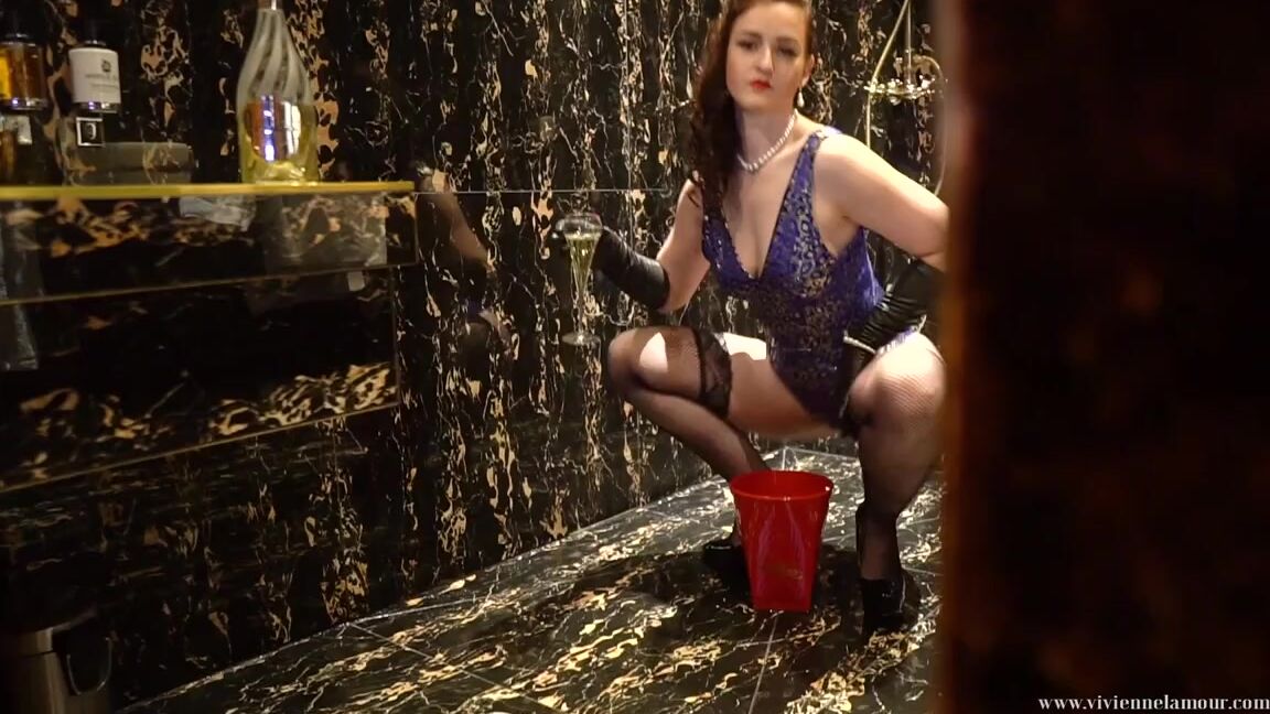 Vivienne L Amour Aka Vlproductionsuk Onlyfans Open Wide2