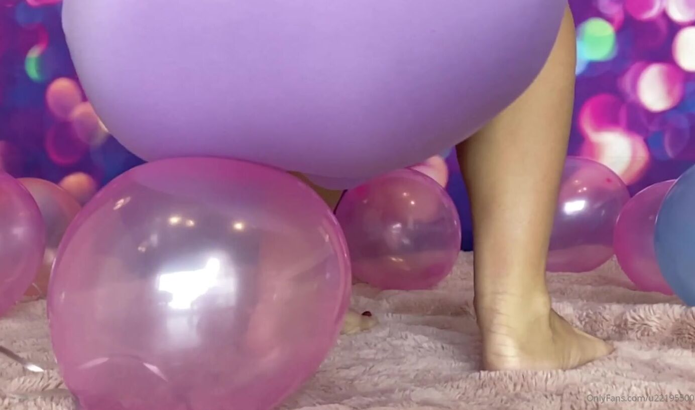 Callieskyenude Omg Why Wont It Pop I Gave It One Hell Of A Try Thou