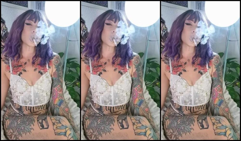 Queen Kinkerbell Nicknamed Kinkerbell23 Onlyfans Just A Cheeky Smoke In My Gorgeous White Amp Gold Lingerie Its Been A While Since