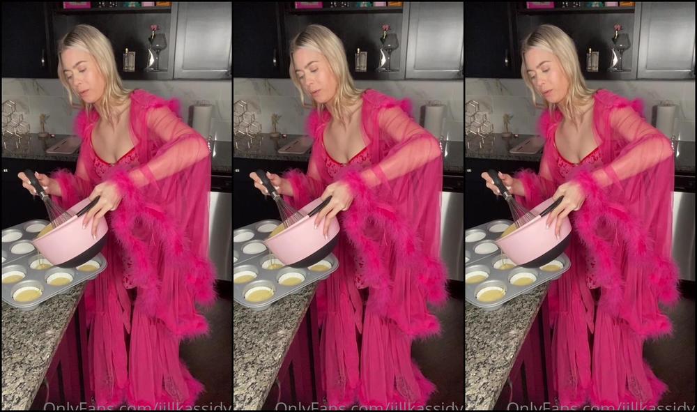 Jillkassidyy Baking My Birthday Cupcakes