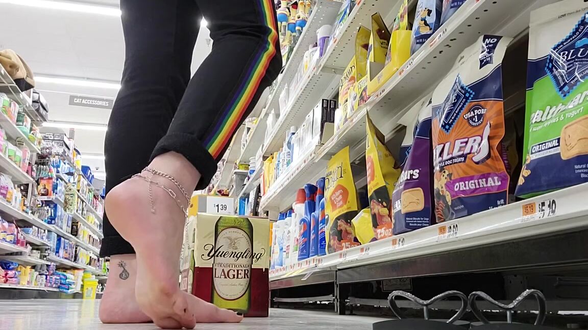 Mythicmaggie Onlyfans Showing Off At The Supermarket Barefeet In Public Flip Flop Shoeplay Scrunched Soles Tiny Povp