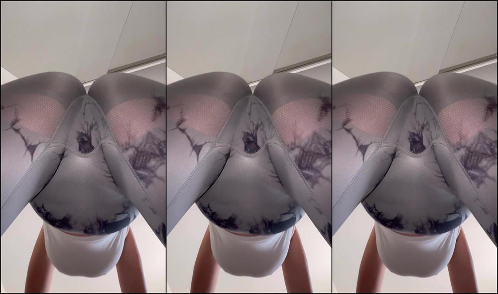 Sxphiemxi 3440038146 08 13 2024 Pov You Re Laying Underneath Me Whilst I Warmup With Squats Before The Gym