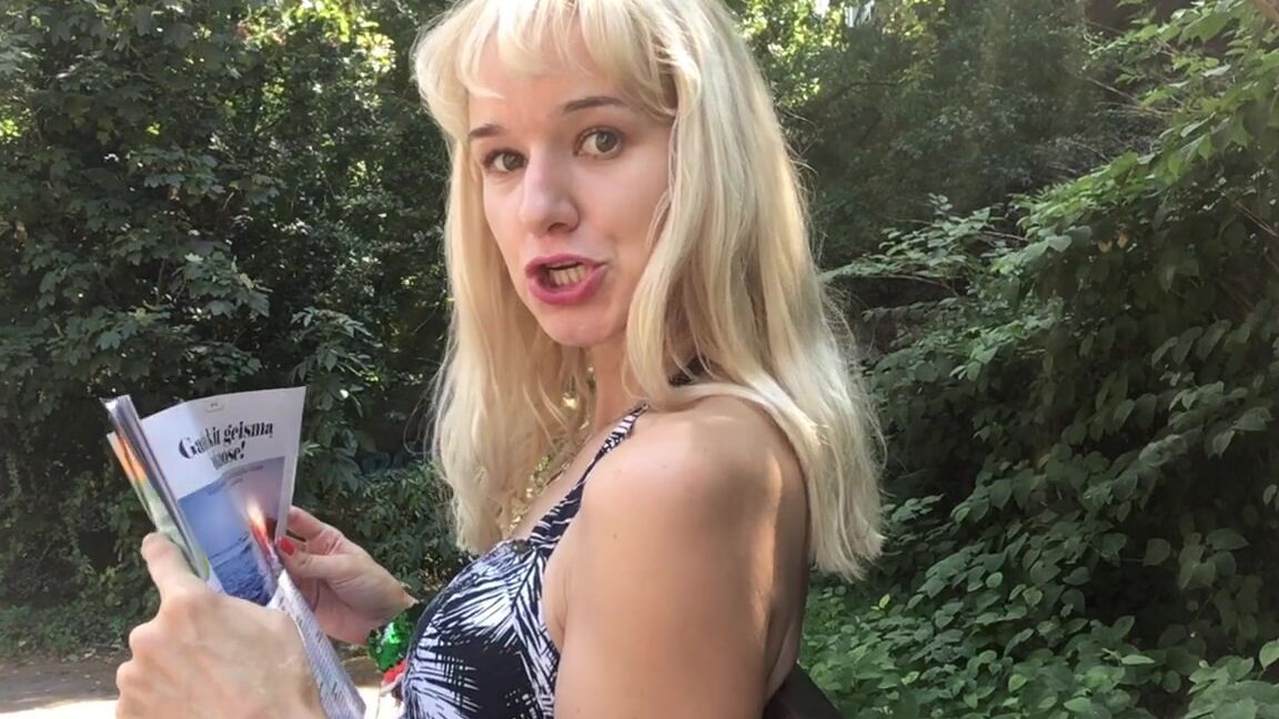 Goddess Vanessa Shrinking In Public