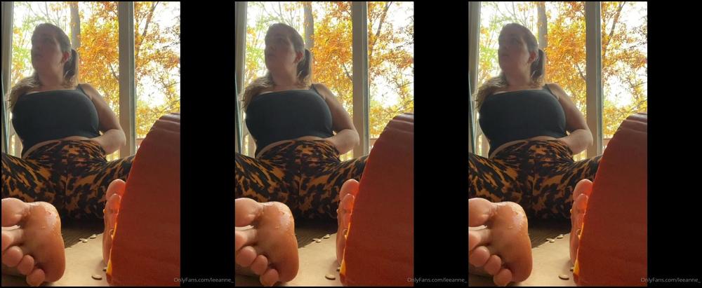 Leeanne Feet Pumpkin And Rubbing One Out